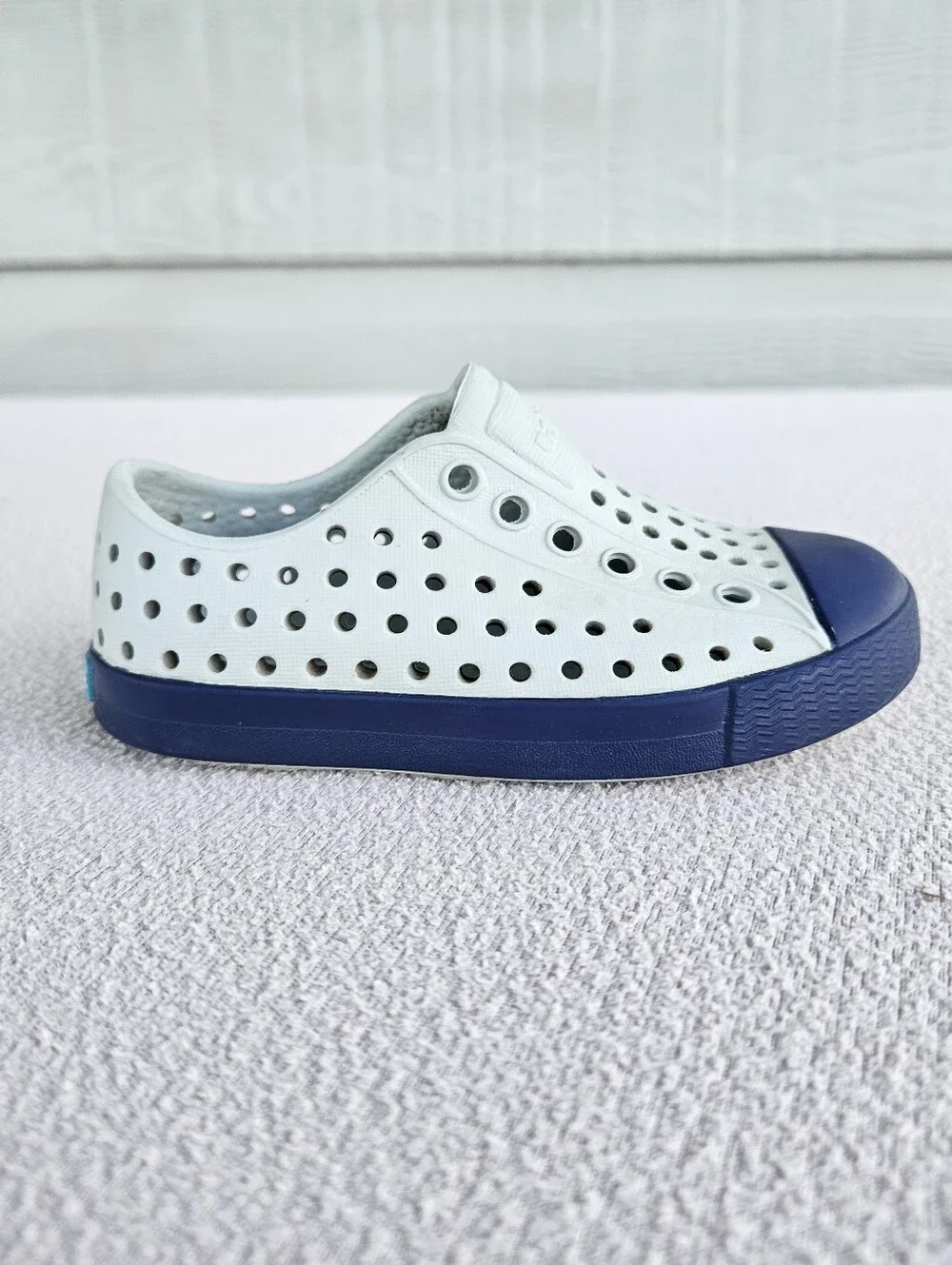 Native Jefferson Navy Blue Grey SZ C5 Slip-On Breathable Water Shoes